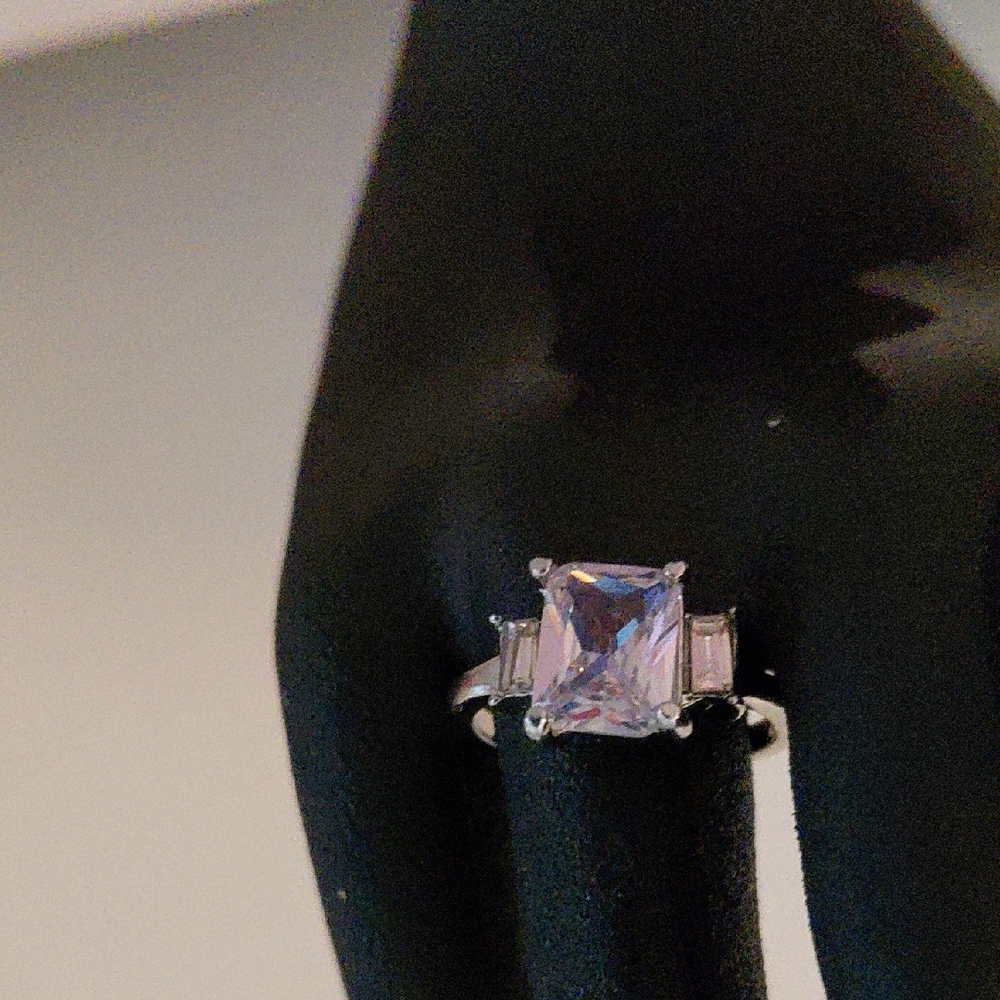 Source Unknown Silver Ring with Sparkling Gem